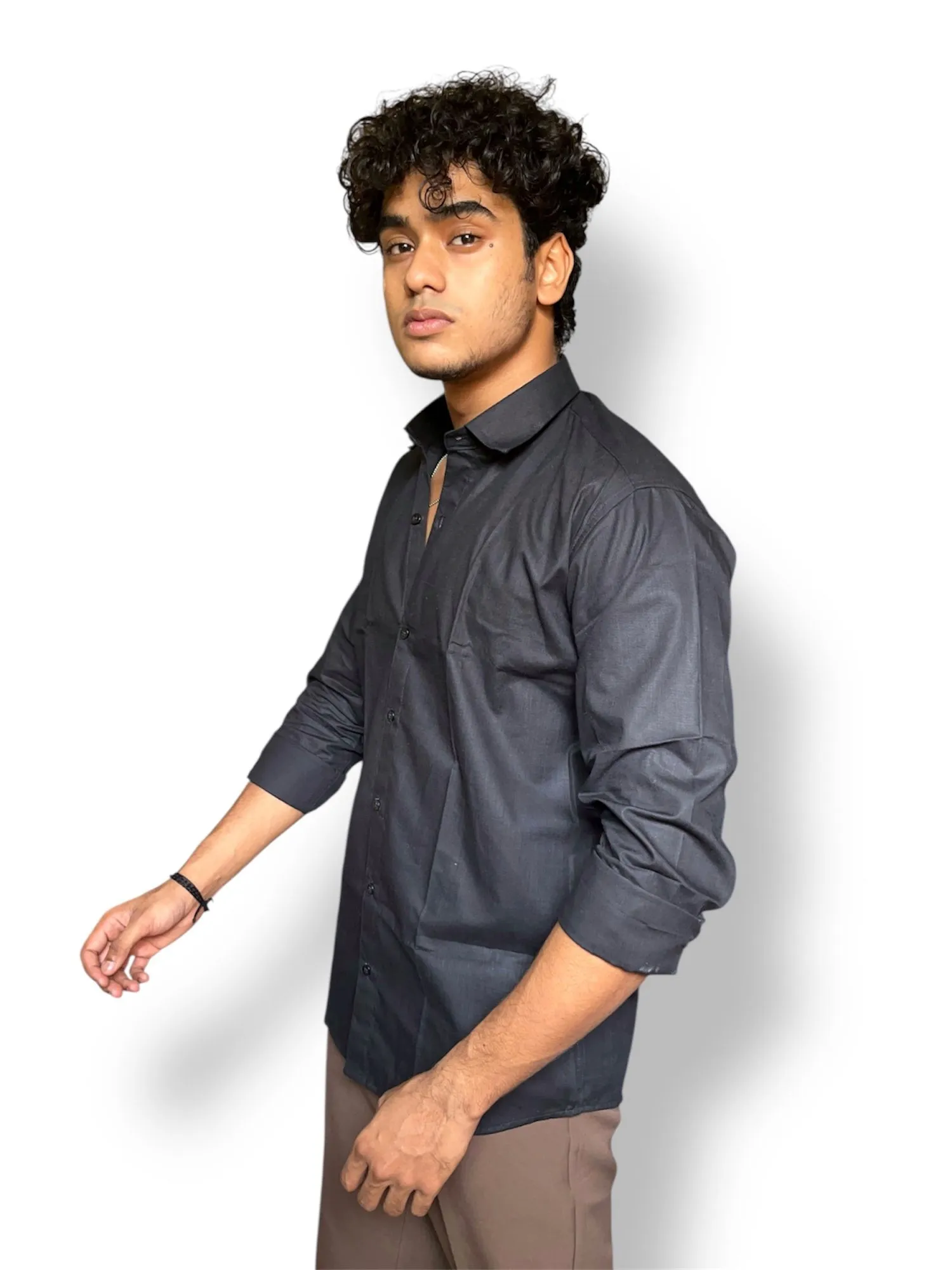 Men black slim fit lenin shirt side view – tailored fit